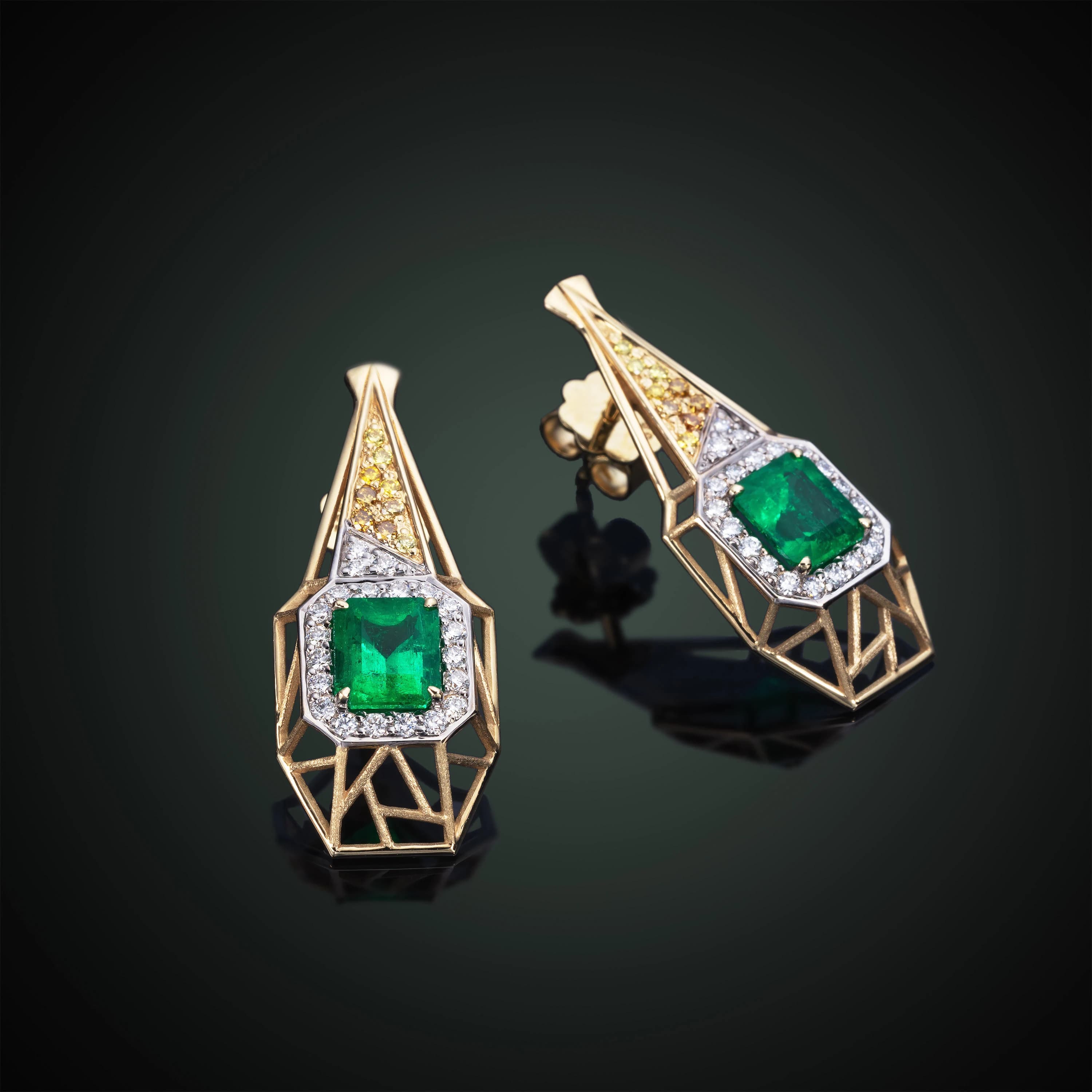 Gold earrings with Colombian emeralds and diamonds