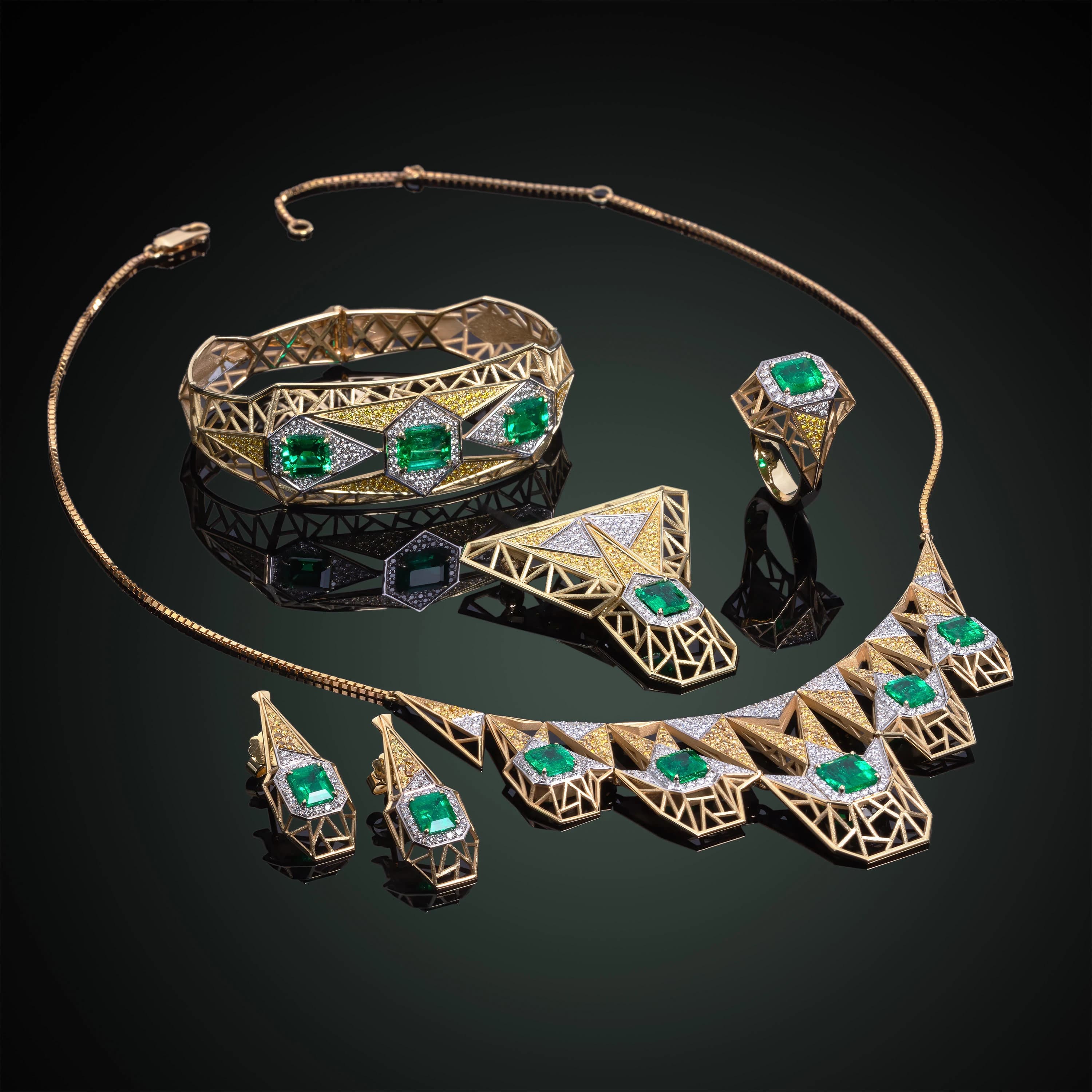 Investment cubist jewellery set with emeralds and diamonds
